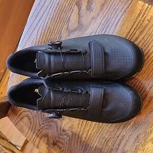 Mountain biking shoes